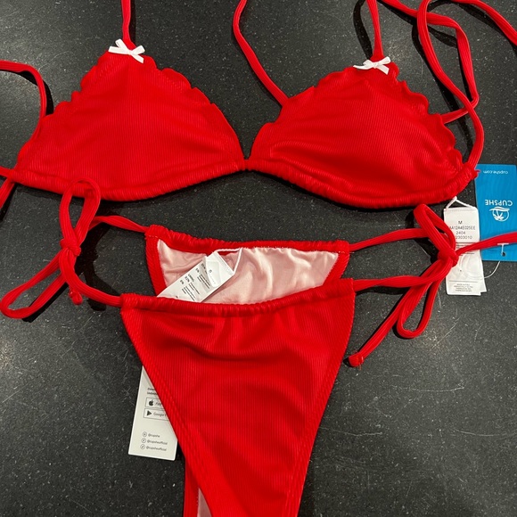 Red bikini - Picture 3 of 4